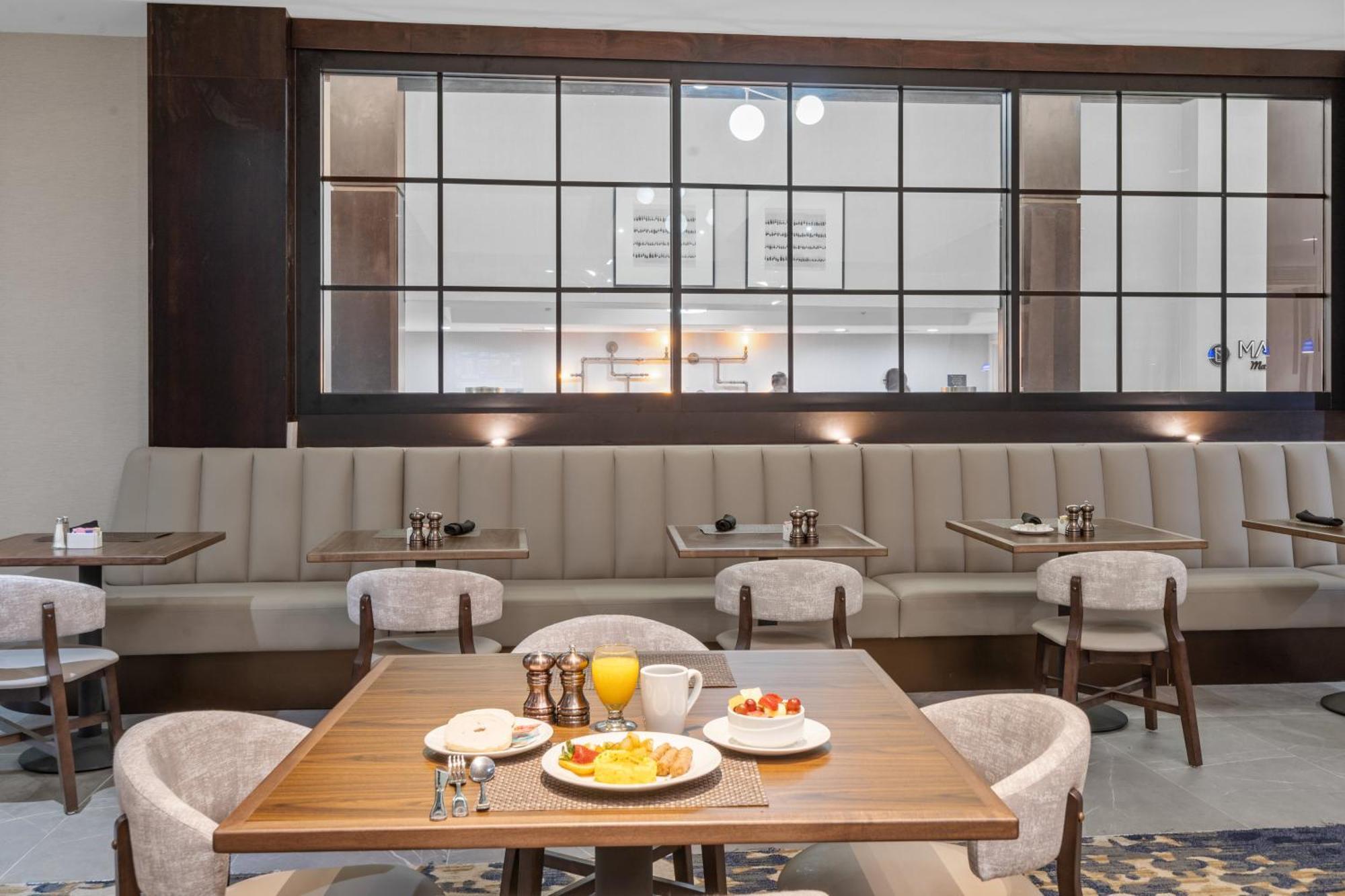 Hotel Hilton Executive Park 4*