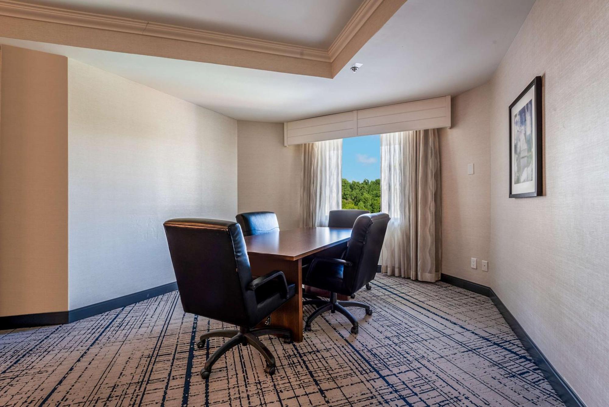 Hilton Executive Park Hotel