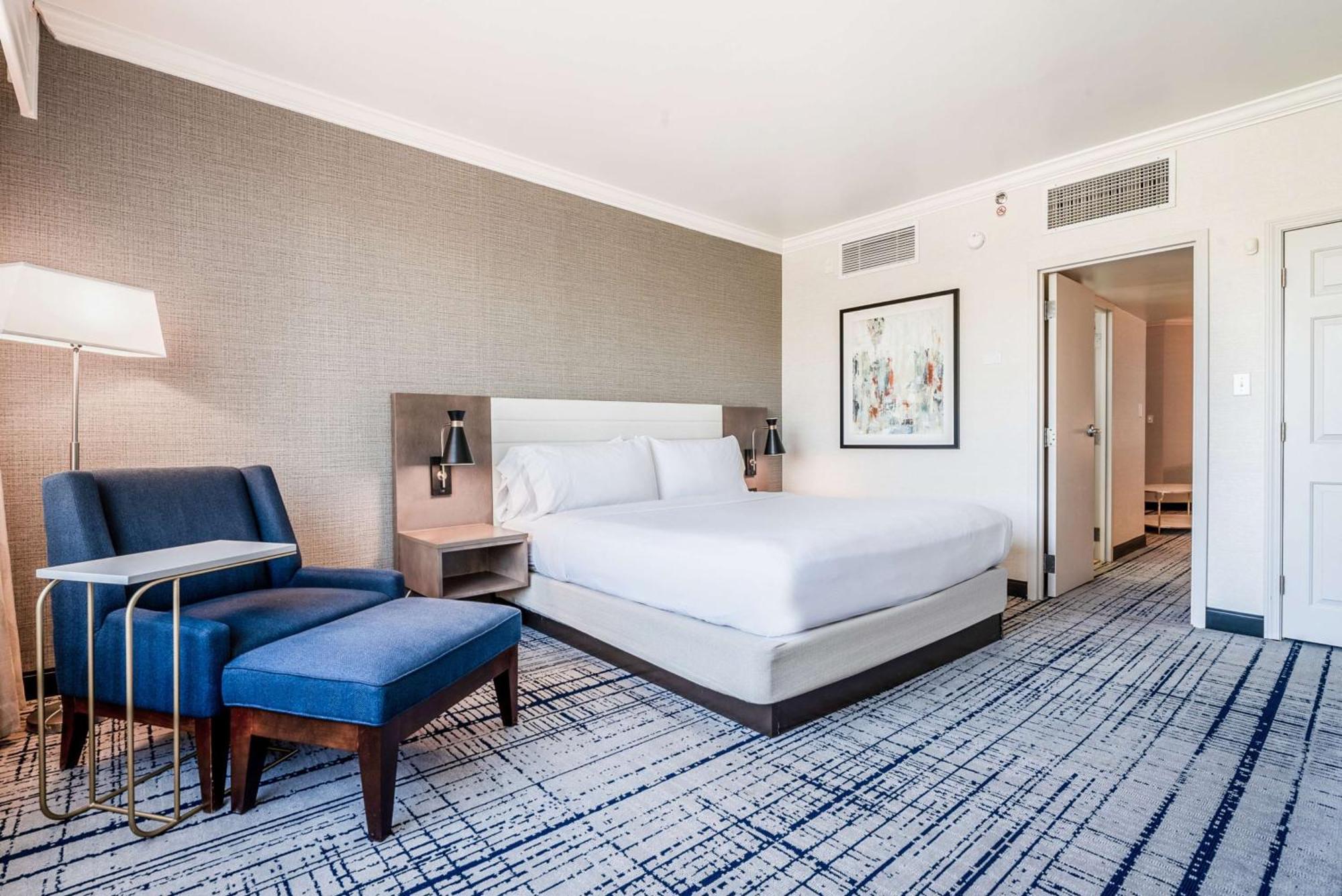 Hilton Executive Park 4*